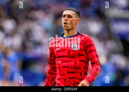 GELSENKIRCHEN, GERMANIA - GIUGNO 30: L'Inghilterra Phil Foden guarda prima della partita UEFA Euro 2024, turno di 16 tra Inghilterra e Slovacchia a Gelsenkirchen il 30 giugno 2024 a Gelsenkirchen, Germania. (Foto di Andre Weening/Orange Pictures) credito: Orange Pics BV/Alamy Live News Foto Stock