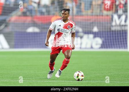 29 giugno 2024; Foxborough, ma, USA; l'attaccante della New England Revolution DeJuan Jones (24) in azione durante il match MLS tra Columbus Crew e New England Revolution. Anthony Nesmith/CSM Foto Stock