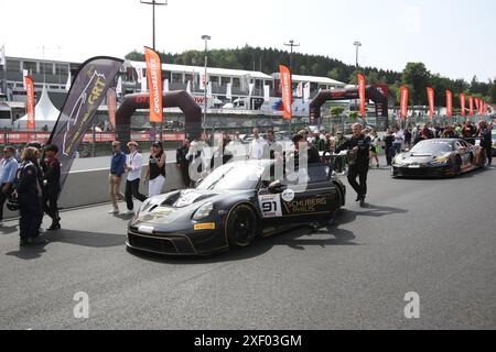 Ralf BOHN (DEU) / Robert RENAUER (DEU) / Morris SCHURING (NDL) / Alfred RENAUER (DEU, #91, Porsche 911 GT3 R (992), Team: Herberth Motorsport (DEU), in der Startaufstellung Motorsport, Crowdstrike 24H di Spa, Belgien, Spa-Francorchamps, 29.06.2024 foto: Eibner-Pressefoto/Juergen Augen Foto Stock