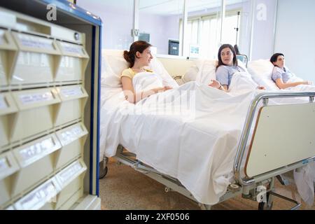 Sperimentazione clinica in fase sperimentale, partecipanti ricoverati in ospedale, unità di sperimentazione clinica, test in fase 1, la prima somministrazione di farmaci negli esseri umani, Pharm Foto Stock