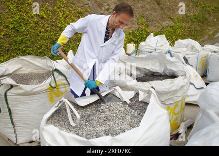 Fabbricazione di calcestruzzo con acciaio arido, ricerca sui materiali da costruzione, Tecnalia Research & Innovation, Zamudio, Bizkaia, Paesi Baschi, Spagna limes Foto Stock