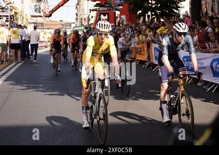 Bologna, Italia. 30 giugno 2024. Romain Bardet (Team DSM Firmenich PostNL) al termine della tappa 2 del Tour de France da Cesenatico a Bologna presso Viale Milano - Sport, Ciclismo - Cesenatico, Italia - domenica 30 giugno 2024 (foto di massimo Paolone/LaPresse) crediti: LaPresse/Alamy Live News Foto Stock