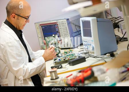 Sistema di sviluppo per ricevitori per sistemi di posizionamento GNSS avanzato Galileo, Electronics Lab, Tecnalia Research & Innovation, Zamudio, Bizkaia, Euskadi, Foto Stock