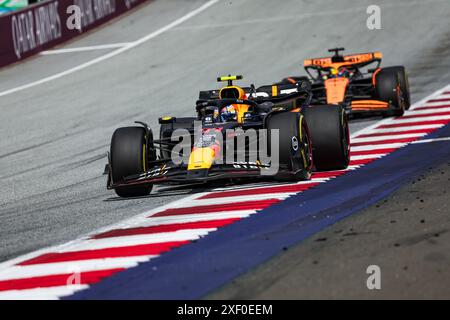 Spielberg, Austria, 30/06/2024, 11 PEREZ Sergio (mex), Red Bull Racing RB20, azione durante il Gran Premio d'Austria di Formula 1 Qatar Airways 2024, 11° round del Campionato del mondo di Formula 1 2024 dal 28 al 30 giugno 2024 sul Red Bull Ring, a Spielberg, Austria Foto Stock