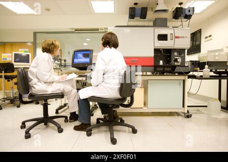 VARIAN ICP (plasma ad accoppiamento induttivo) - OES (spettrometro a emissione ottica), VISTA-MPX, laboratorio di chimica inorganica ambientale. Fundacion Inas Foto Stock