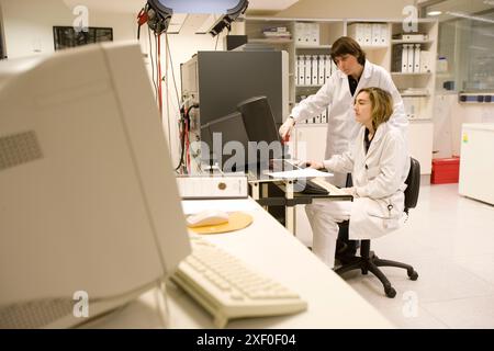 VARIAN ICP (plasma ad accoppiamento induttivo) - OES (spettrometro a emissione ottica), VISTA-MPX, laboratorio di chimica inorganica ambientale. Fundacion Inas Foto Stock