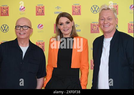 Schauspieler Oliver Rohrbeck, Martina Hill und Jens Knossi Knossalla , l-r, kommt zur Prermiere des Minions Animationsfilm Ich einfach unverbesserlich 4. Der Film startet am 11.07.2024 in den deutschen Kinos *** gli attori Oliver Rohrbeck, Martina Hill e Jens Knossi Knossalla , l r, assistono alla prima del film d'animazione Minions Ich einfach unverbesserlich 4 il film apre nei cinema tedeschi l'11 07 2024 Foto Stock