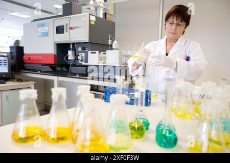 VARIAN ICP (plasma ad accoppiamento induttivo) - OES (Optical Emission Spectrometer), VISTA-MPX, laboratorio di caratterizzazione chimica. Fundacion Inasmet-Tecn Foto Stock