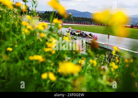 Spielberg, Austria, 30/06/2024, 11 PEREZ Sergio (mex), Red Bull Racing RB20, azione durante il Gran Premio d'Austria di Formula 1 Qatar Airways 2024, 11° round del Campionato del mondo di Formula 1 2024 dal 28 al 30 giugno 2024 sul Red Bull Ring, a Spielberg, Austria Foto Stock