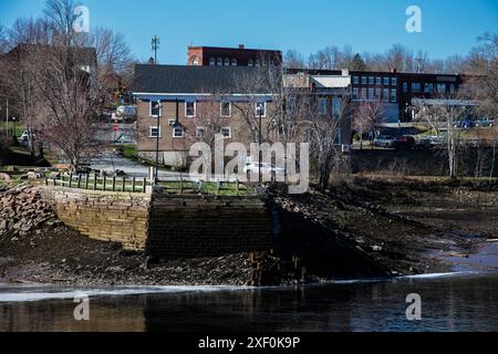 Vista di Calais, Maine, Stati Uniti d'America sul fiume St. Croix da St. Stephen, New Brunswick, Canada Foto Stock