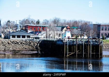 Vista di St. Stephen, New Brunswick, Canada, attraverso il fiume St. Croix da Calais, Maine, Stati Uniti Foto Stock