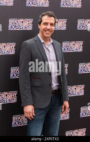 Londra, 30 giugno 2024, Starlight Express Red carpet arrivi per la notte di apertura, Troubadour Wembley Park Theatre, Lou Morris Photography/Alamy Live News Foto Stock