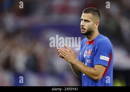 GELSENKIRCHEN - David Hancko della Slovacchia durante il round di UEFA EURO 2024 del 16 incontro tra Inghilterra e Slovacchia all'Arena AufSchalke il 30 giugno 2024 a Gelsenkirchen, Germania. ANP | Hollandse Hoogte | MAURICE VAN STEEN Foto Stock
