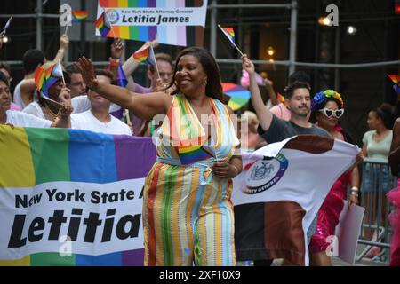 Il Procuratore generale di New York Letitia James che marcia nella parata annuale del New York City Pride. Foto Stock