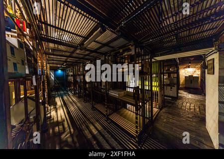 Il Bremer Ratskeller è un ristorante tradizionale e negozio di vini nella cantina del municipio di Brema risalente al 1405, dove sono conservate 650 varietà di vini esclusivamente tedeschi, Brema, Germania Foto Stock