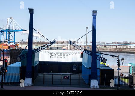 Ingresso al Waterfront Container Village in Water Street nel centro di Saint John, New Brunswick, Canada Foto Stock