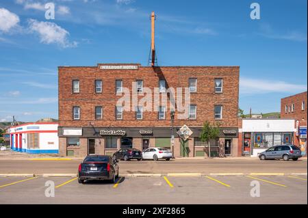 Drumheller, Alberta - 29 giugno 2024: Esterno del vecchio hotel Waldorf nel centro di Drumheller. Foto Stock