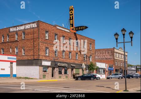 Drumheller, Alberta - 29 giugno 2024: Esterno del vecchio hotel Waldorf nel centro di Drumheller. Foto Stock