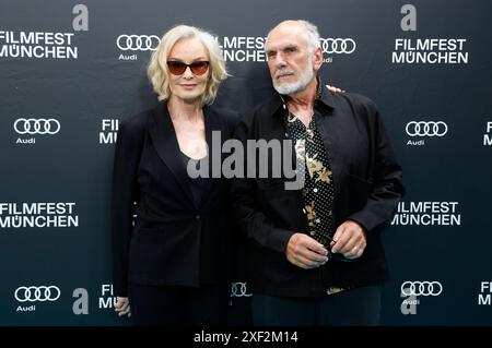 Jessica Lange e Michael Cristofer bei der Premiere des HBO-Films The Great Lillian Hall und der Verleihung des Cinemerit Awards uf dem 41. Filmfest München 2024 im Deutschen Theater. München, 30.06.2024 *** Jessica Lange e Michael Cristofer alla prima del film della HBO The Great Lillian Hall e alla presentazione del Cinemerit Award al Filmfest München 41 2024 al Deutsches Theater di Monaco, 30 06 2024 foto:xD.xBedrosianx/xFuturexImagex lange 4607 Foto Stock