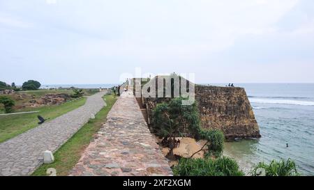 Rovine del forte olandese dal lungomare, Galle, Sri Lanka Foto Stock