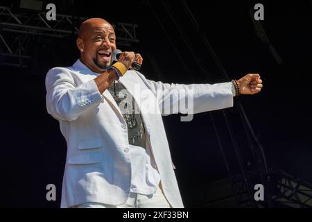 James D-Train Williams Jessie Ware si esibisce al Cambridge Club Festival, Regno Unito. 8 giugno 2024 Foto Stock