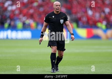 Szymon Marciniak arbitro ufficiale guarda durante il round di UEFA Euro 2024 dei 16 incontri tra Svizzera e Italia allo Stadio Olimpico il 29 giugno 2024 a Berlino, Germania . Foto Stock