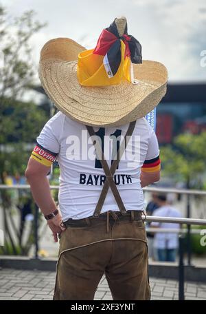 DORTMUND, GERMANIA - GIUGNO 29: Tifoso tedesco prima del turno di UEFA EURO 2024 dei 16 incontri tra Germania e Danimarca allo stadio di calcio Dortmund il 29 giugno 2024 a Dortmund, Germania. © diebilderwelt / Alamy Stock Foto Stock