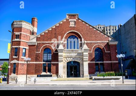 Facciata dell'edificio coloniale Armories, Windsor, Canada Foto Stock