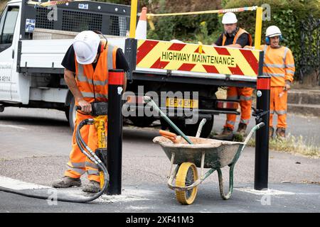 Exeter, Regno Unito 29 luglio 2024. Dopo mesi di dispute e rabbia pubblica, i piantatori e i dissuasori della Local Trafic Network sono rimossi dalla zona Heavitree/Wonford di Exeter, Devon, Regno Unito. Credito: Mark Passmore/Alamy Live News Foto Stock