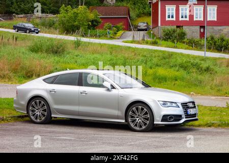 KINSARVIK, NORVEGIA - 10 AGOSTO 2016: Audi A7 4 porte coupé parcheggiata in Norvegia Foto Stock