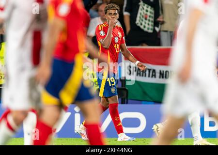 Colonia, Germania. 30 giugno 2024. COLONIA, GERMANIA - GIUGNO 30: La Spagna Lamine Yamal reagisce dopo aver segnato il terzo gol della squadra che è stato cancellato durante il turno del 16 - UEFA EURO 2024 partita tra Spagna e Georgia allo Stadio di Colonia il 30 giugno 2024. (Foto di Joris Verwijst/Agenzia BSR) credito: Agenzia BSR/Alamy Live News Foto Stock