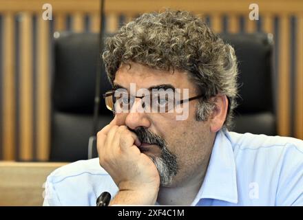 Namur, Belgio. 1 luglio 2024. Pol Gosselin di CPE, nella foto, durante una sessione della Commissione per l’ambiente, la natura e il benessere degli animali presso il Parlamento vallone, a Namur, lunedì 1 luglio 2024. La Commissione discuterà i risultati degli esami del sangue effettuati in seguito a un possibile inquinamento idrico con PFAS chimico permanente nelle regioni di Chievres e Ronquiÿres. BELGA PHOTO ERIC LALMAND credito: Belga News Agency/Alamy Live News Foto Stock