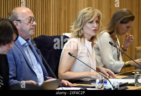 Namur, Belgio. 1 luglio 2024. Jean-Paul Wahl e il ministro vallone per l’ambiente, la natura, il benessere degli animali e il rinnovamento rurale Celine Tellier, nella foto, durante una sessione della Commissione per l’ambiente, la natura e il benessere degli animali presso il Parlamento vallone, a Namur, lunedì 1 luglio 2024. La Commissione discuterà i risultati degli esami del sangue effettuati in seguito a un possibile inquinamento idrico con PFAS chimico permanente nelle regioni di Chievres e Ronquiÿres. BELGA PHOTO ERIC LALMAND credito: Belga News Agency/Alamy Live News Foto Stock