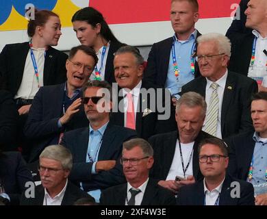 19.06.2024, Stuttgart Arena, Stoccarda, GER, EM UEFA 2024, gruppo A, Germania contro Ungheria, nella foto Karl Wilhelm Lauterbach, Ministro federale della salute, Winfried Kretschmann, primo Ministro del Baden-Wurttemberg Foto Stock