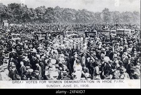 Suffragette Women's Sunday, 1908 cartolina che mostra il 21 giugno e la manifestazione a Hyde Park organizzata dall'Unione sociale e politica delle donne di Emmeline Pankhurst, la più grande manifestazione tenutasi in Gran Bretagna fino ad allora. Foto Stock