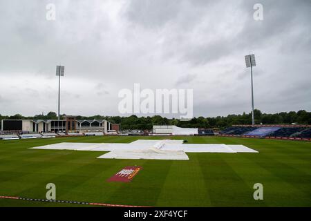 Chester le Street lunedì 1 luglio 2024. Una vista generale del terreno durante un ritardo di pioggia nella partita del Vitality County Championship tra Durham e Worcestershire al Seat Unique Riverside, Chester le Street, lunedì 1 luglio 2024. (Foto: Mark Fletcher | mi News) crediti: MI News & Sport /Alamy Live News Foto Stock