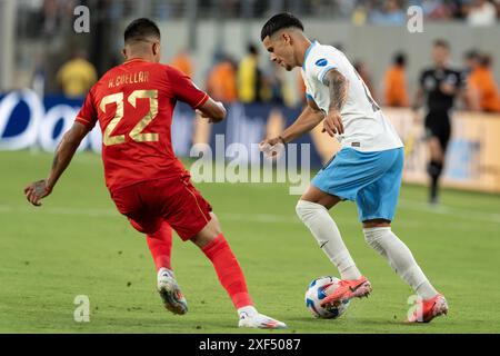 Maximiliano Araujo (20) dell'Uruguay controlla la palla durante la partita a gironi contro la Bolivia durante il torneo Copa America allo stadio MetLife di East Rutherford, New Jersey, il 27 giugno 2024. L'Uruguay ha vinto 5 a 0 Foto Stock