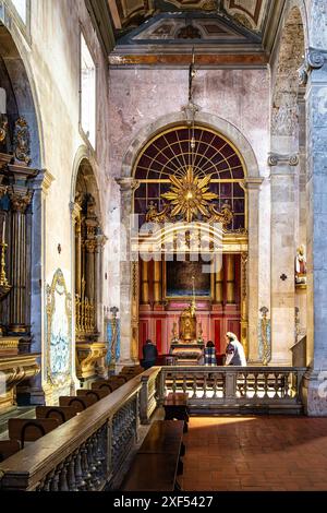 All'interno dell'Igreja de Sao Juliao, la chiesa di San Giuliano è una chiesa del XVIII secolo situata a Setubal in Portogallo Foto Stock