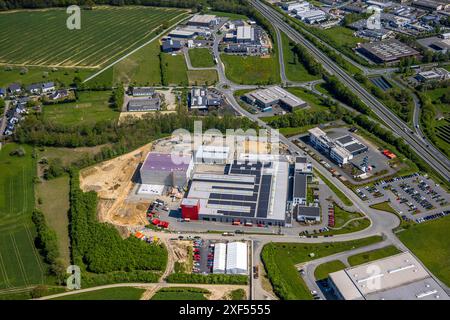 Vista aerea, zona industriale Enste, sull'autostrada A46, ITH Schraubtechnik | ITH Bolting Technology, società di ingegneria meccanica, Enste, Meschede, Foto Stock