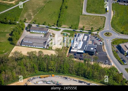 Vista aerea, zona industriale Enste, sull'autostrada A46, ITH Schraubtechnik | ITH Bolting Technology, società di ingegneria meccanica, Enste, Meschede, Foto Stock