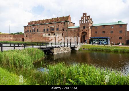 Vita quotidiana, castello di Malmö nella città di Malmö, Svezia, durante il venerdì. Foto Stock