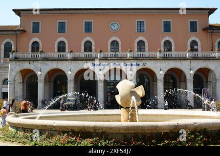 Stazione ferroviaria centrale. Pisa. Toscana. Italia Foto Stock