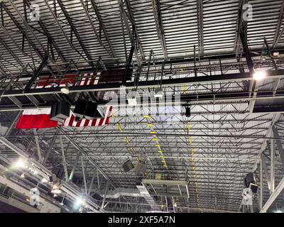 Condotti e tubi HVAC nel soffitto dell'edificio World Arena Foto Stock