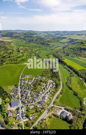 Vista aerea, vista della zona residenziale di Gleidorf am Hügel con prati e campi, Schützenhalle con tetto solare Schützenverein 1920 e.V., Gleidorf, Sch Foto Stock