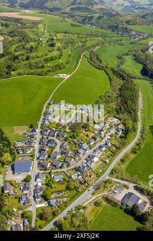 Vista aerea, vista della zona residenziale di Gleidorf am Hügel con prati e campi, Schützenhalle con tetto solare Schützenverein 1920 e.V., Gleidorf, Sch Foto Stock