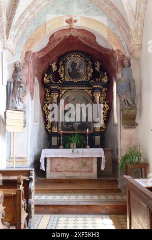 Pürgg, Stiria, Austria. La chiesa parrocchiale cattolica di San Giorgio è un complesso di chiese cattoliche nell'ex comune di Pürgg-Trautenfels. Altare laterale nella chiesa Foto Stock