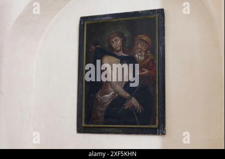 Pürgg, Stiria, Austria. La chiesa parrocchiale cattolica di San Giorgio è un complesso di chiese cattoliche nell'ex comune di Pürgg-Trautenfels. Scena della Crocifissione di Gesù Cristo Foto Stock