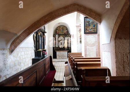 Pürgg, Stiria, Austria. La chiesa parrocchiale cattolica di San Giorgio è un complesso di chiese cattoliche nell'ex comune di Pürgg-Trautenfels. Altare laterale nella chiesa Foto Stock