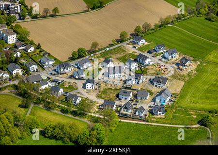 Vista aerea, cantiere con nuova costruzione di una casa unifamiliare An der Viehbahn, Schmallenberg, Sauerland, Renania settentrionale-Vestfalia, Germania, AE Foto Stock