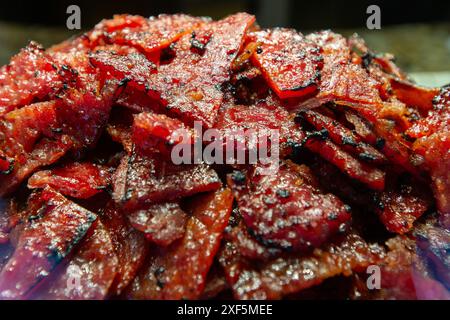 Chiudere la superficie del kwa appena grigliato. Tipicamente a base di maiale, marinato con spezie, zucchero, sale e salsa di soia. Singapore. Foto Stock